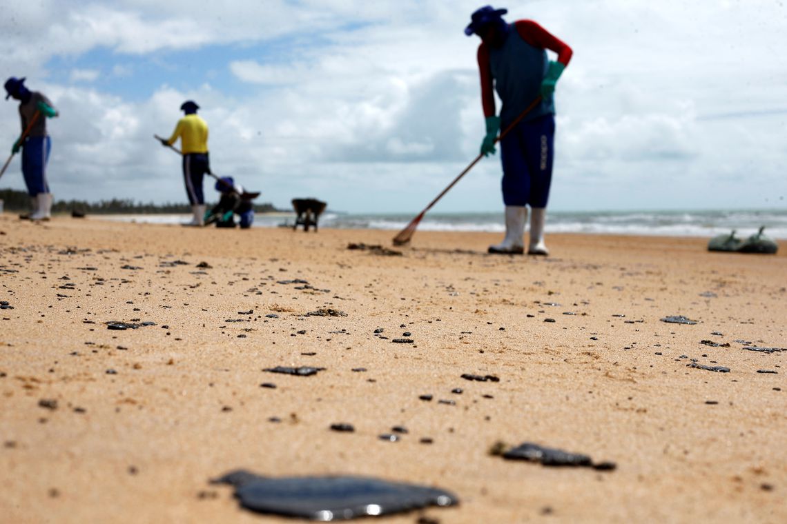 04112019 oleo praia nordeste EBC